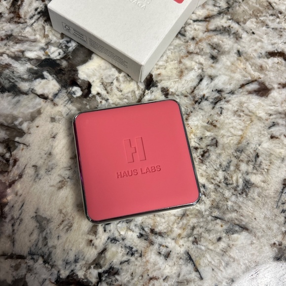 NEW HAUS LABY by LADY GAGA CHEEK COLOR FUSE BLUSH POWDER in Hibiscus Haze - Picture 3 of 7